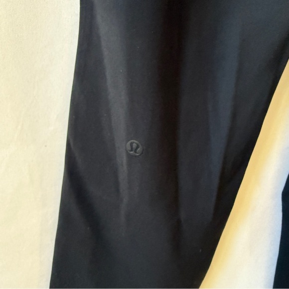 LULULEMON ON THE FLY PANTS TRAVEL WOVEN PULL ON POCKETS WORKOUT ATHLEISURE 2 - Picture 10 of 11